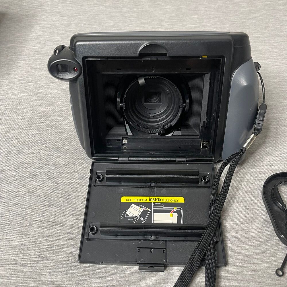 Fujifilm Instax 210 Instant Film Camera in Box - Picture 4 of 12